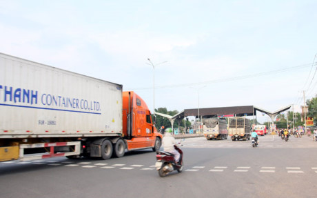 [-]Lại[-]thêm[-]một[-]trạm[-]BOT[-]đặt[-]không[-]hợp[-]lý[-]khiến[-]người[-]dân[-]bức[-]xúc